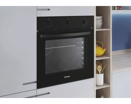 Inbouwoven in een keukenblok met zijdelingse schappen