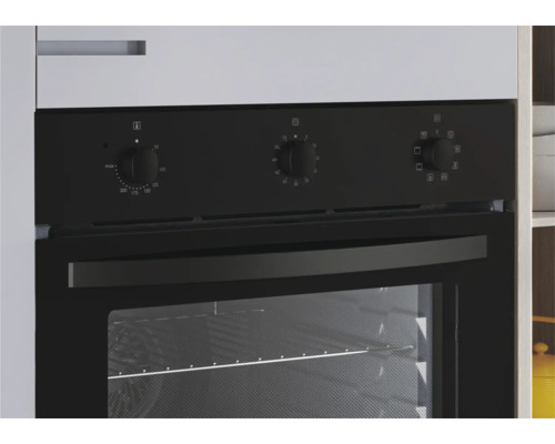 Close-up van een zwarte inbouwoven met draaiknoppen voor temperatuurinstelling