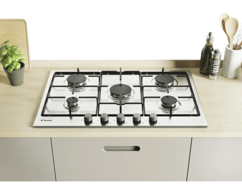 Candy gaskookplaat met vijf pitten in een keukenopstelling