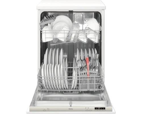 Open vaatwasser met vaatwerk van Amica
