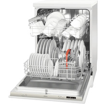 Open vaatwasser met vaat en bestek