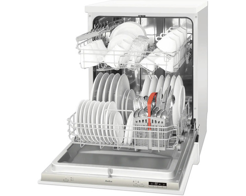 Open vaatwasser met vaat en bestek