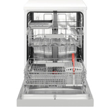 Open vaatwasser met vaatwaskorven