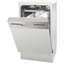 Vaatwasser met open deur en vaatwerk binnenin.