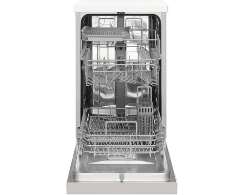 Interieur van een vaatwasser met uitgetrokken korven