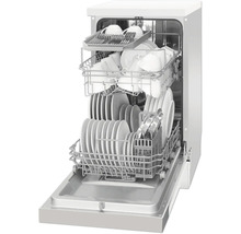 Vaatwasser met open interieur, beladen met vaat