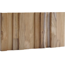 Houten wandbekleding van teakhout met verticale lamellen