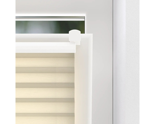 Close-up van een raam met een rolgordijn en een klemsteun voor bevestiging.