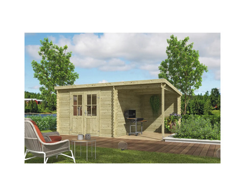 Houten tuinhuis met barbecueplaats en zithoek in de tuin.