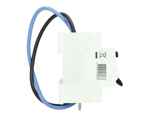 Aardlekschakelaar met blauwe en zwarte kabels