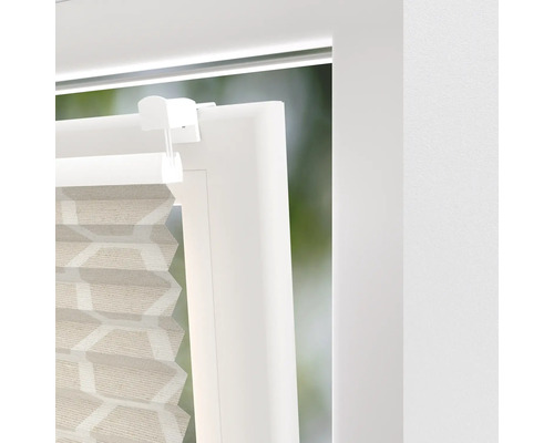 Detailweergave van een plisségordijn op een raamkozijn