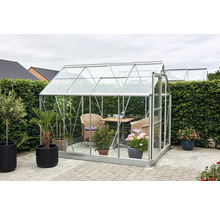 Tuinkas met tafel en stoelen in de tuin