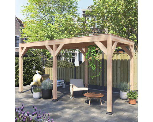 Houten tuinpaviljoen met tuinmeubilair op een terras