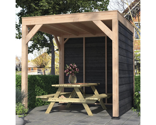 Houten tuinpaviljoen met picknicktafel