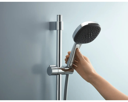 Handdouche aan douchestang met hand