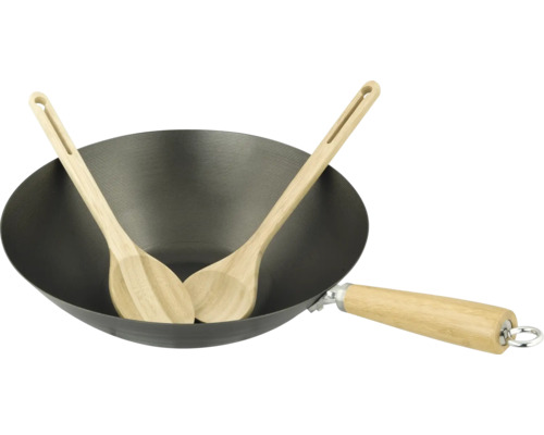 Wok met twee houten kooklepels
