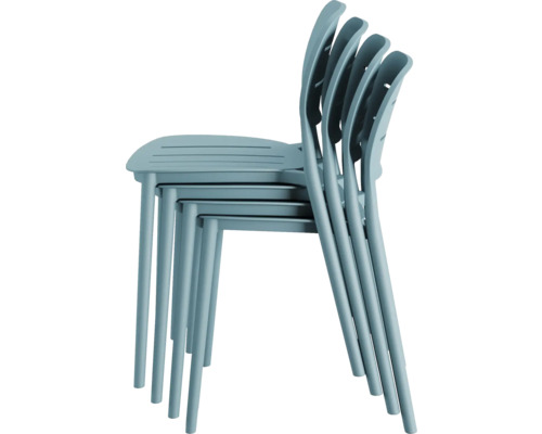 Stapel van vier stoelen