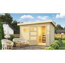 Houten tuinhuis met open deur en tuinmeubelen buiten