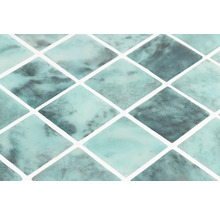 Close-up van ruitvormige tegels met marmerpatroon