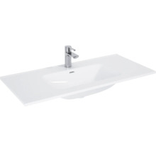 Witte wastafel met kraan voor de badkamer