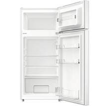 Geopende koelkast met vriesvak bovenaan en meerdere planken