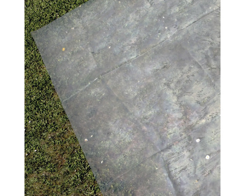 Transparante kasfolie op gras