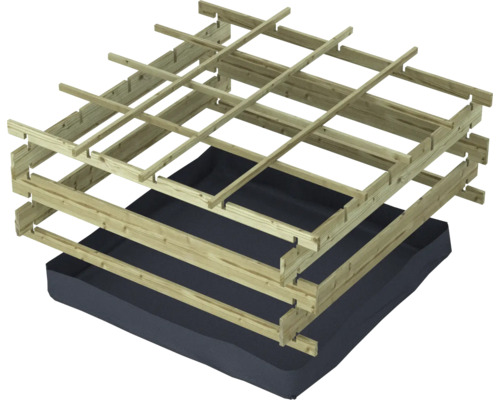 Houten frameconstructie op zwarte folie voor een tuinproject