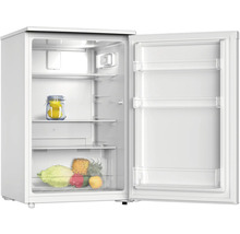 Open, kleine, witte koelkast met levensmiddelen