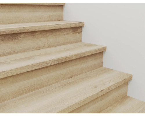 Trap met houten treden