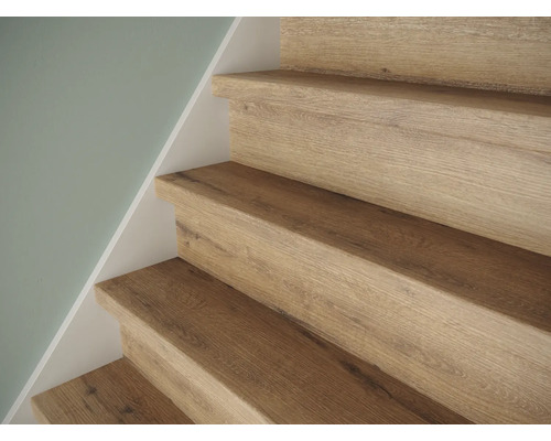 Trap met houten treden