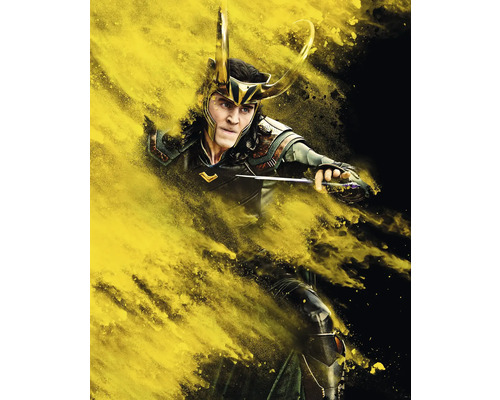 KOMAR Fotobehang vlies IADX4-100 Loki Yellow Dust 200x250 cm Portret van Loki met mes