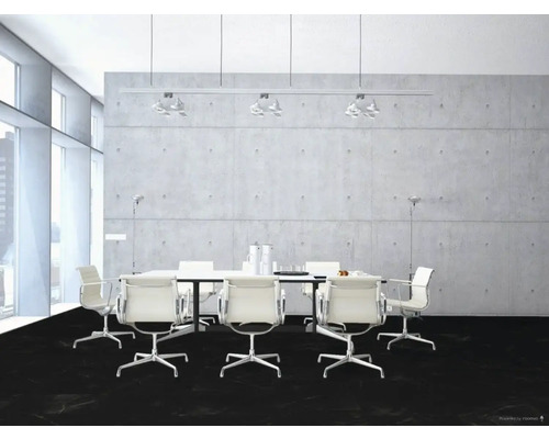 Vergaderruimte met tafel, stoelen en verlichting