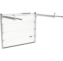 Geopende garagedeur met railsysteem