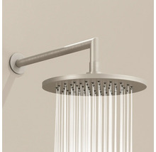 Regendouche met muurarm en stromend water