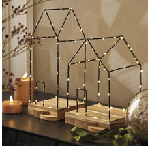 Decoratieve huizen met ledverlichting op houten voet