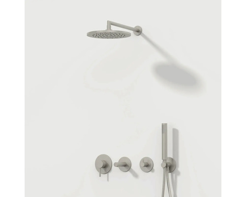 Douchearmatuur met hoofddouche, handdouche en thermostaat aan de wand gemonteerd