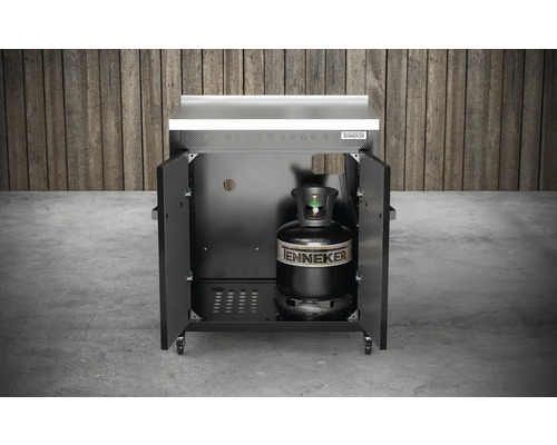 Gasbarbecue met open deuren en gasfles binnenin