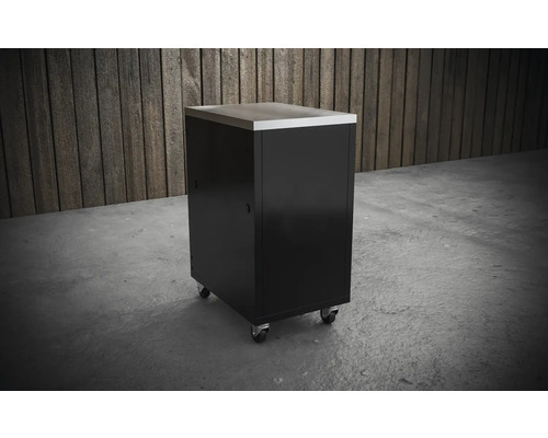 Verrijdbare werkplaatskast met roestvrijstalen werkblad voor houten wand