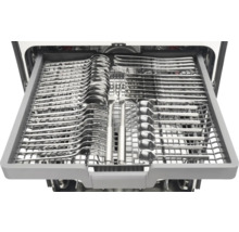 Besteklade van een vaatwasser met diverse bestekdelen