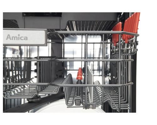 Binnenaanzicht van een vaatwasser met afwasmand en het Amica logo.