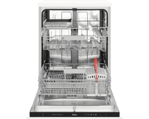 Open vaatwasser met vaatwaskorven en bestekmand