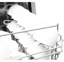 Vaatwasser met kopjes in de bovenste korf