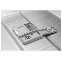 Open wasmiddelbak in een vaatwasser