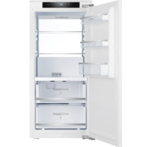 Geopende inbouwkoelkast met Total NoFrost functie en AdaptZone