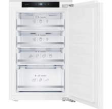 Geopende vriezer met meerdere laden voor het bewaren van voedsel