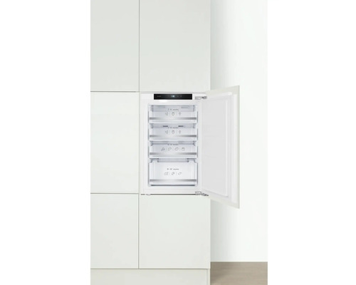 Inbouw vriezer met open deur en meerdere laden