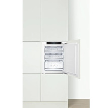 Ingebouwde vriezer met open deur en drie laden