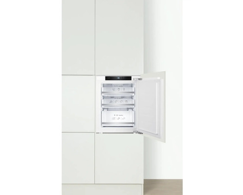 Ingebouwde vriezer met open deur en drie laden