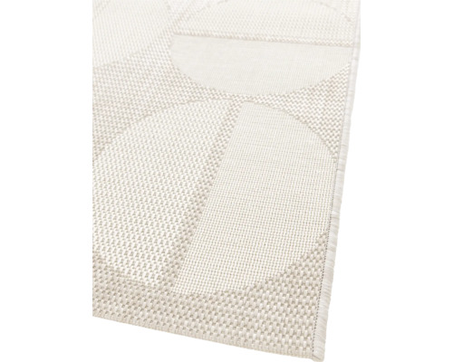 Detailopname van een geweven vloerkleed met geometrisch patroon