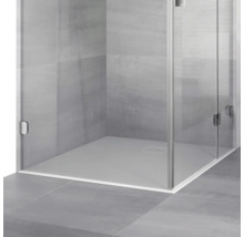 Gelijkvloerse douche met douchebak en glazen douchewand